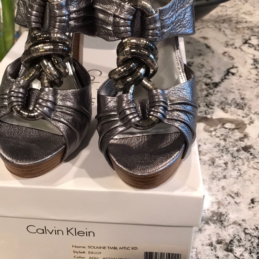 Calvin Klein Metallic Heel. Size 8 - Picture 7 of 8